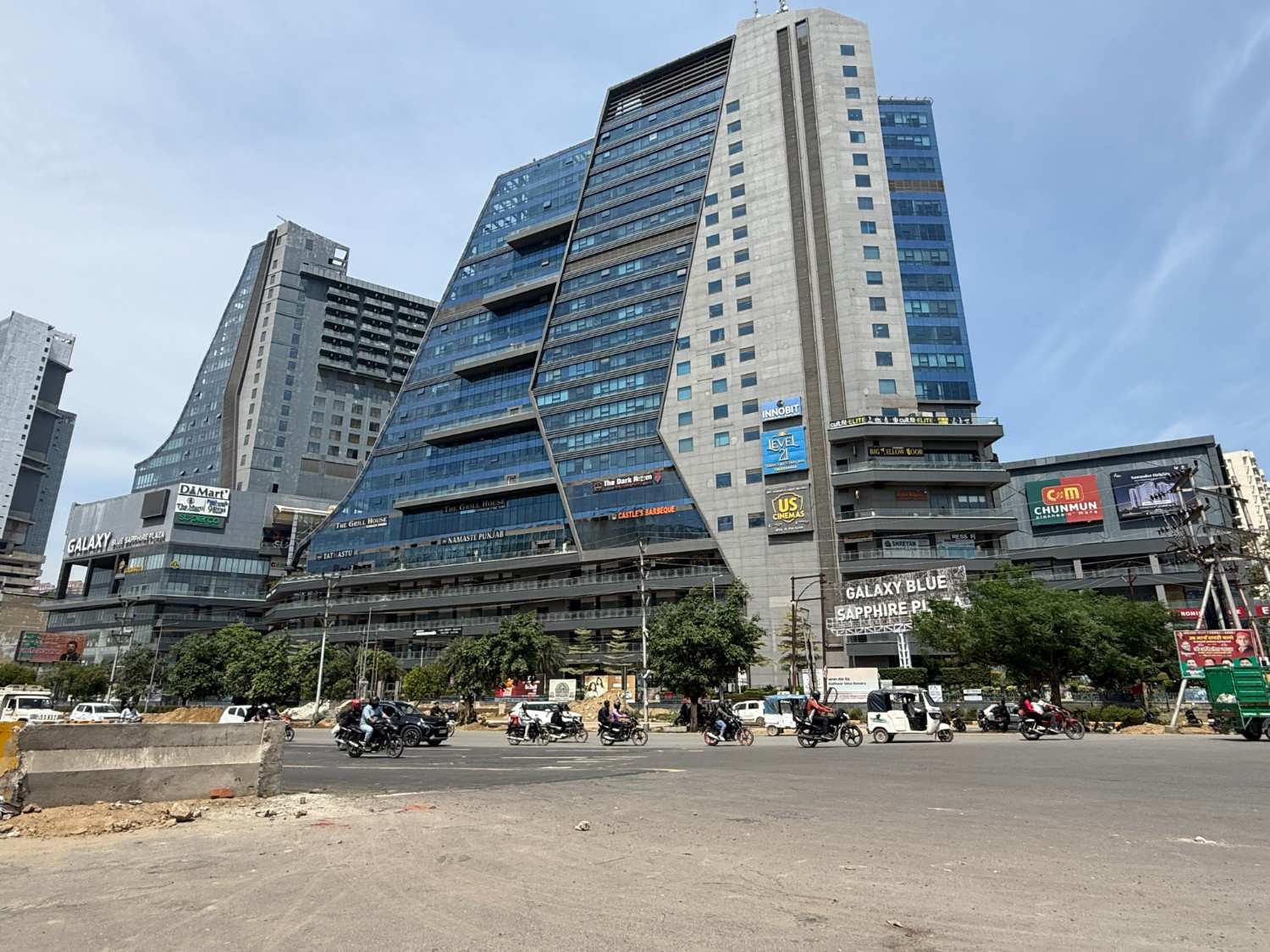 galaxy-blue-sapphire-plaza